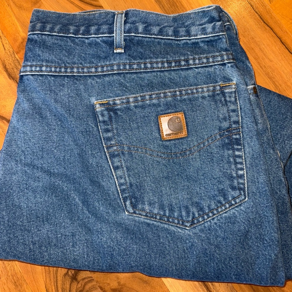 Carhartt men’s medium wash denim 40x32 100% cotton work,‎ casual, play